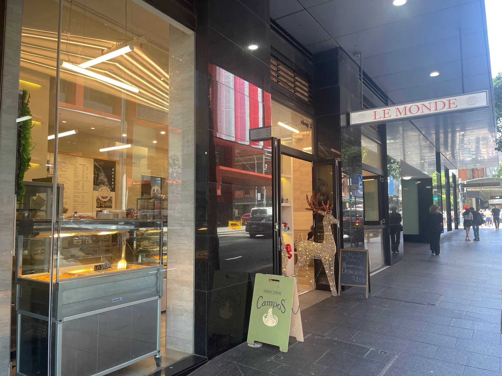 Le MONDE Bakery-Cafe — Darling Harbour, Sydney