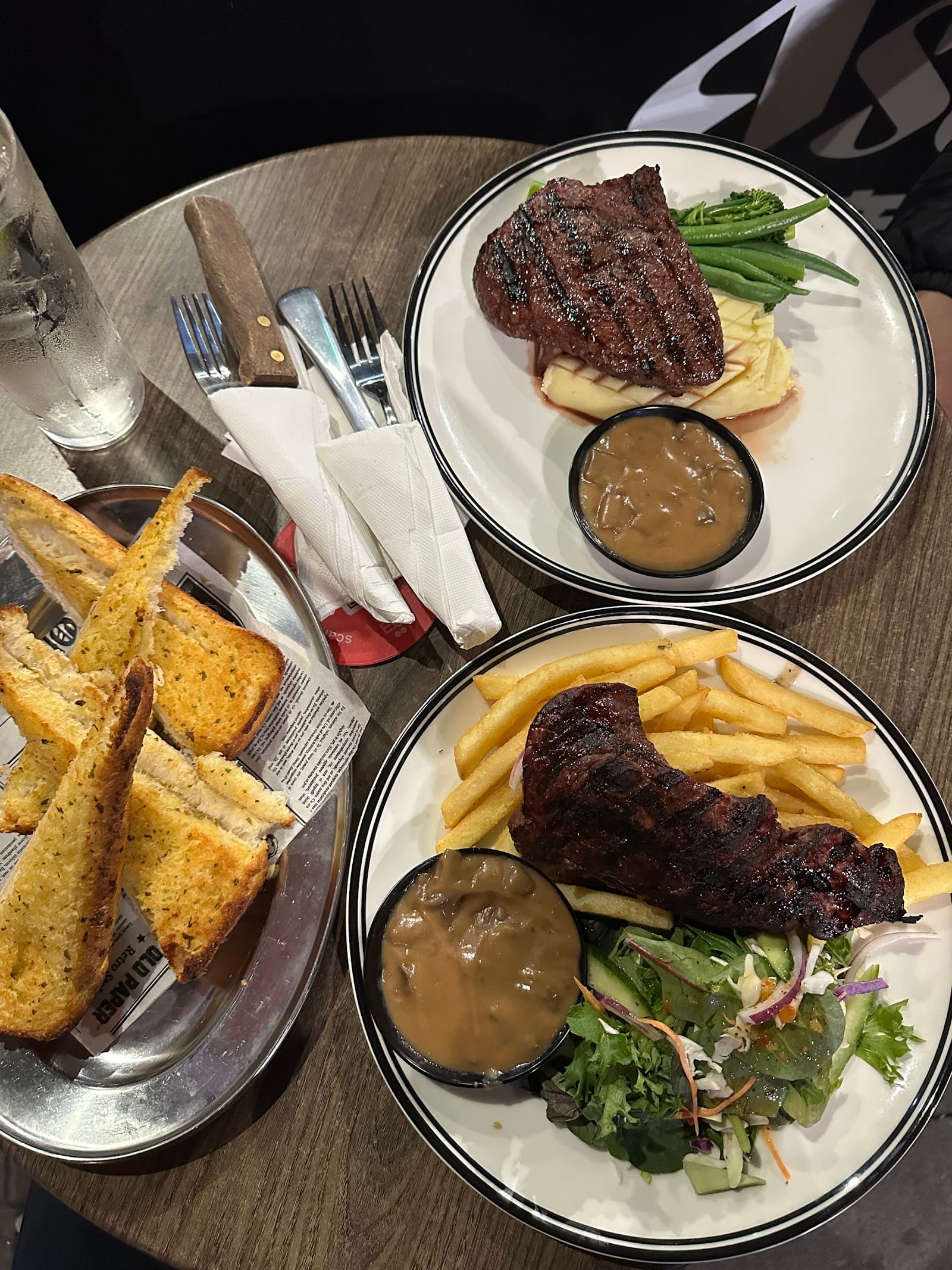 3 Wise Monkeys Pub — Sydney CBD, Sydney