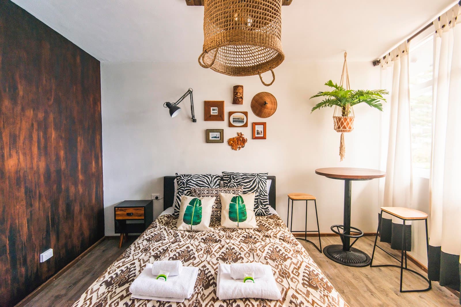 Manly Waves Hotel: Studios & Apartments — Manly, Sydney