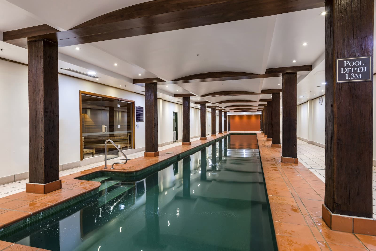Oaks Sydney Goldsbrough Suites — Darling Harbour, Sydney
