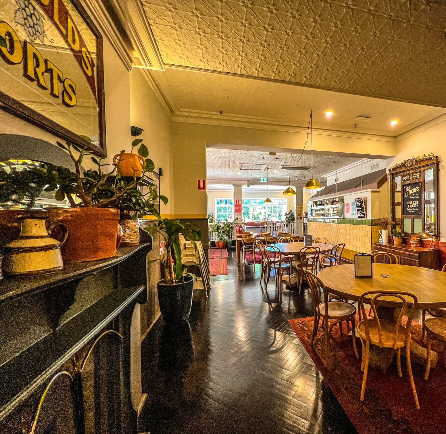Bridgeview Hotel — Chatswood, Sydney