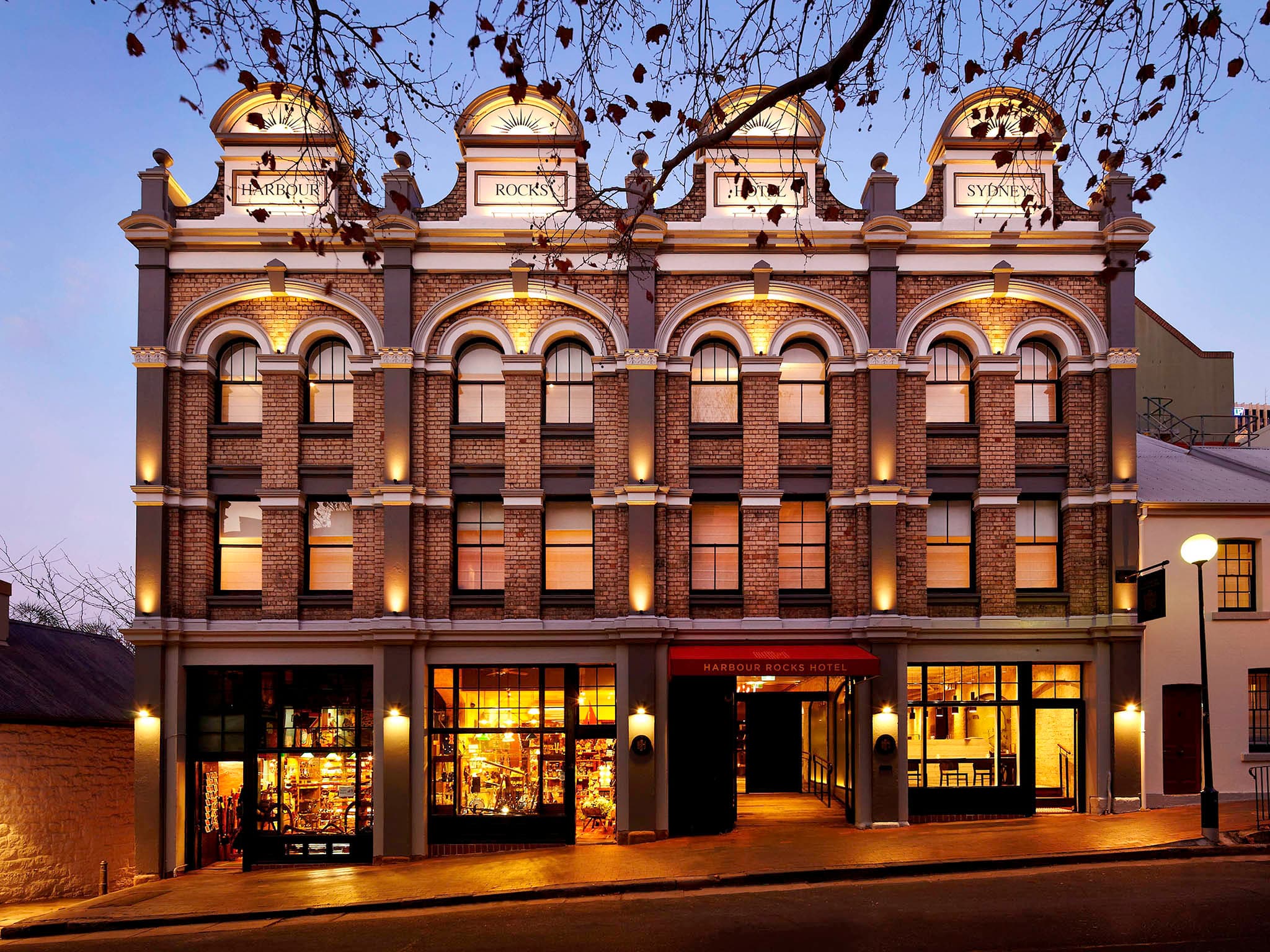 Harbour Rocks Hotel